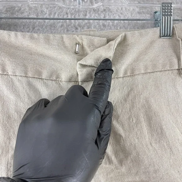 Alice & Olivia Roll‎ Cuff Shorts Womens Size 34 Beige Linen Blend Casual Summer - Picture 4 of 14